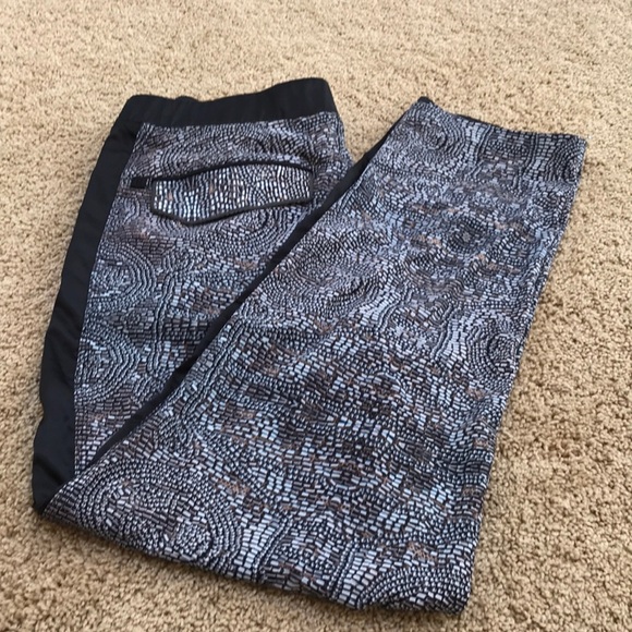 LULULEMON Athletica size M printed joggers/ pants - Picture 10 of 11